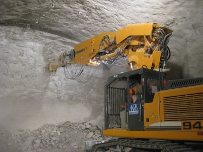 HB 2000 + LIEBHERR 934